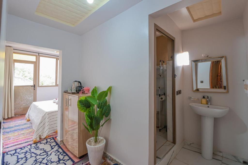 Ένα μπάνιο στο Dar Tamatert