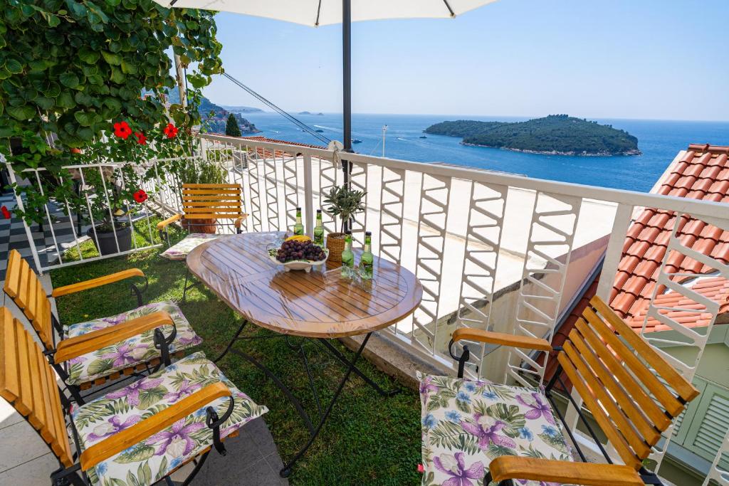 Apartments and Room Lora - 1