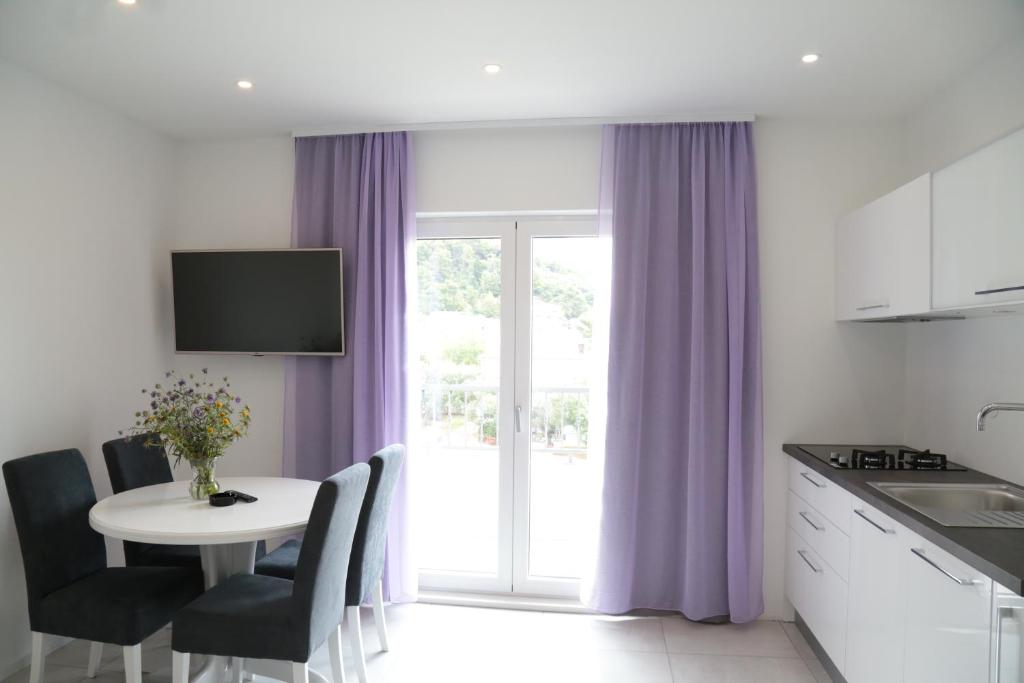 Kuchyň nebo kuchyňský kout v ubytování Apartment Nada