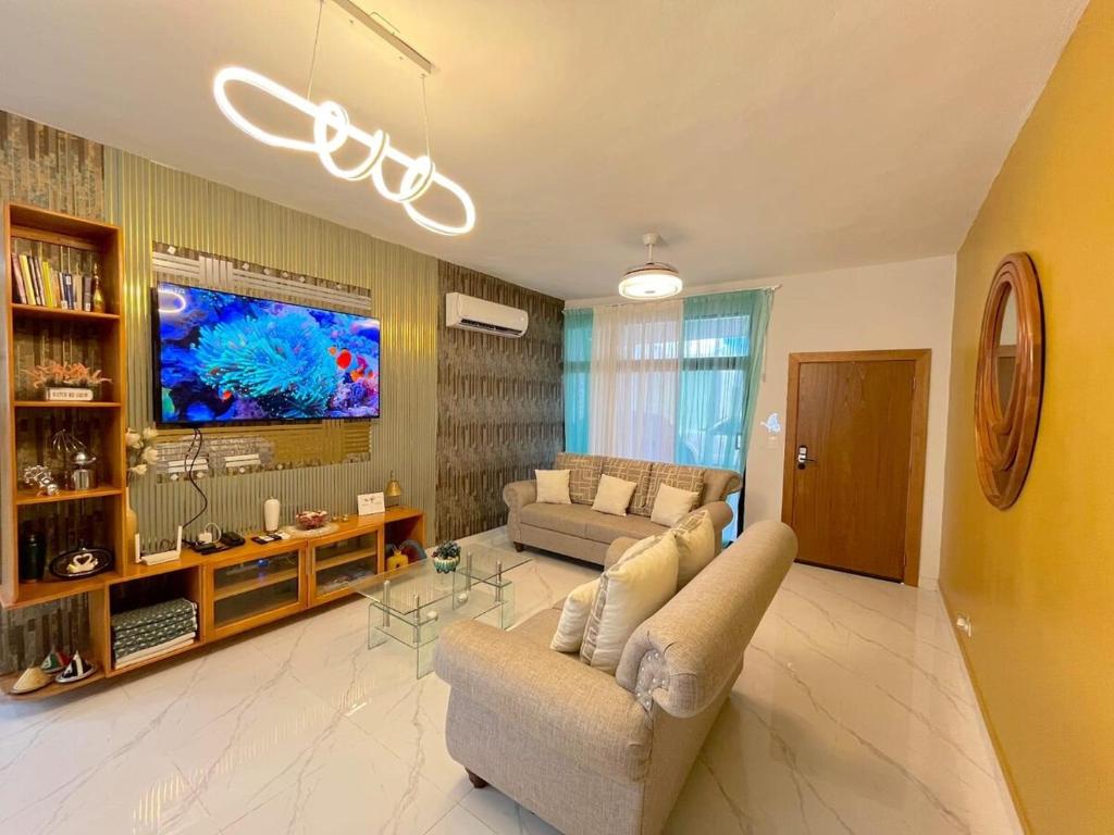 Μια τηλεόραση ή/και κέντρο ψυχαγωγίας στο Cozy villa in Punta Cana