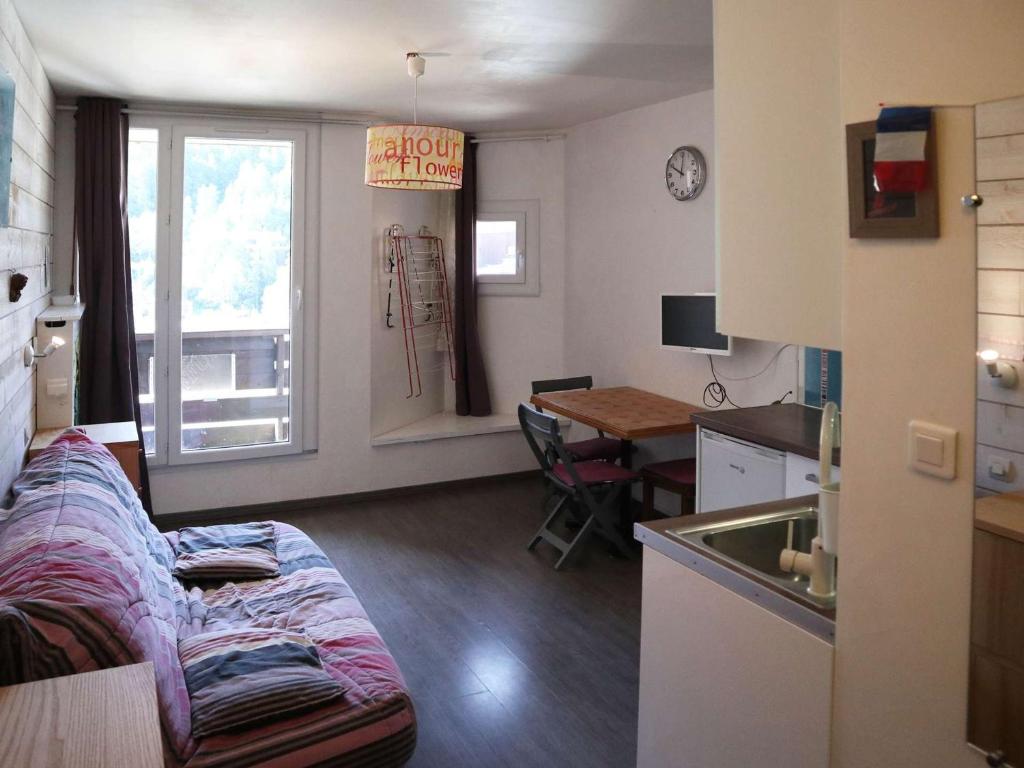 Studio rénové skis aux pieds, balcon, animaux admis - FR-1-322-28