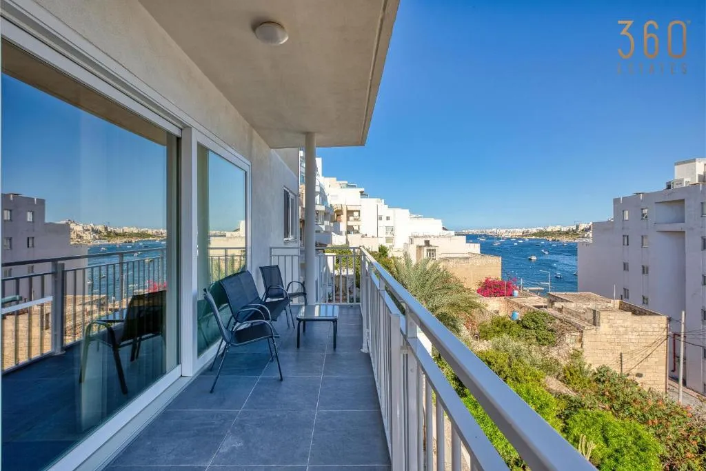 Lovely sideview 3BR home next to promenade with WIFI by 360 Estates