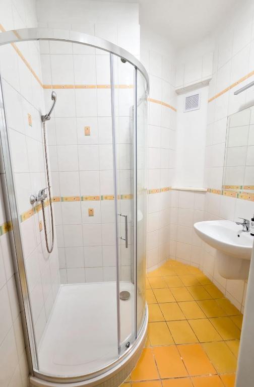 Petit Dependance - Resim 33