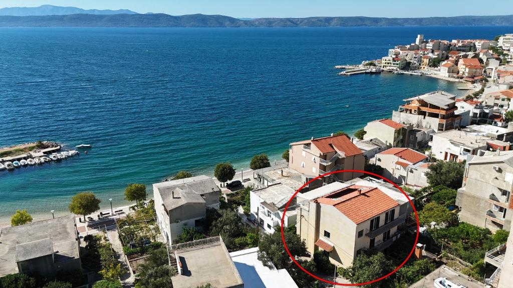 an aerial view of a town next to the water at Apartmani Igrane 3 in Igrane