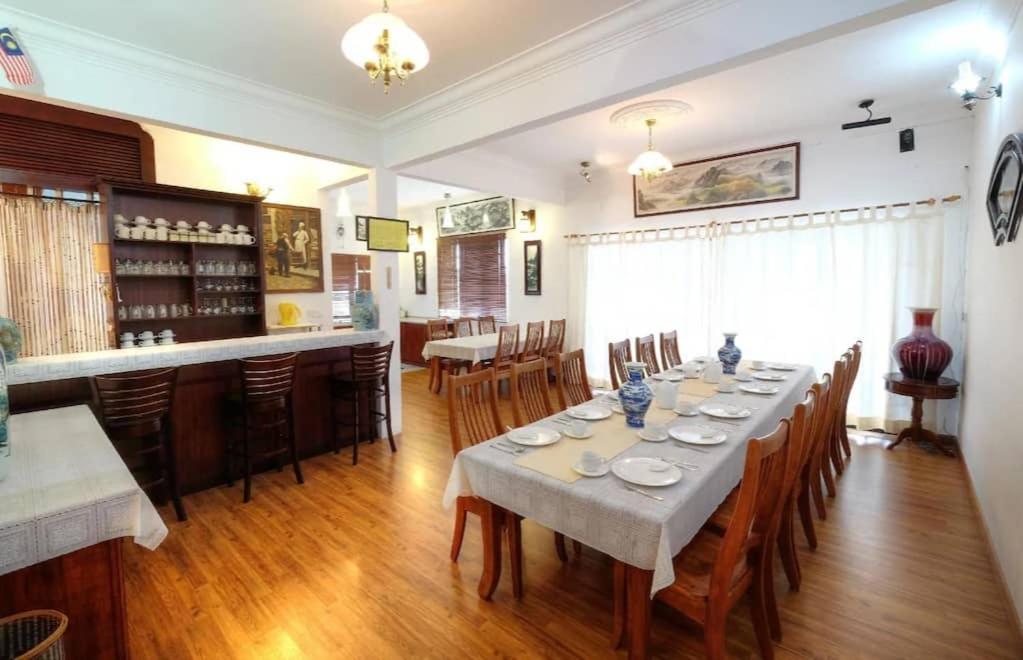 Кухня или мини-кухня в Holiday Bungalow Suite - Up To 26 pax
