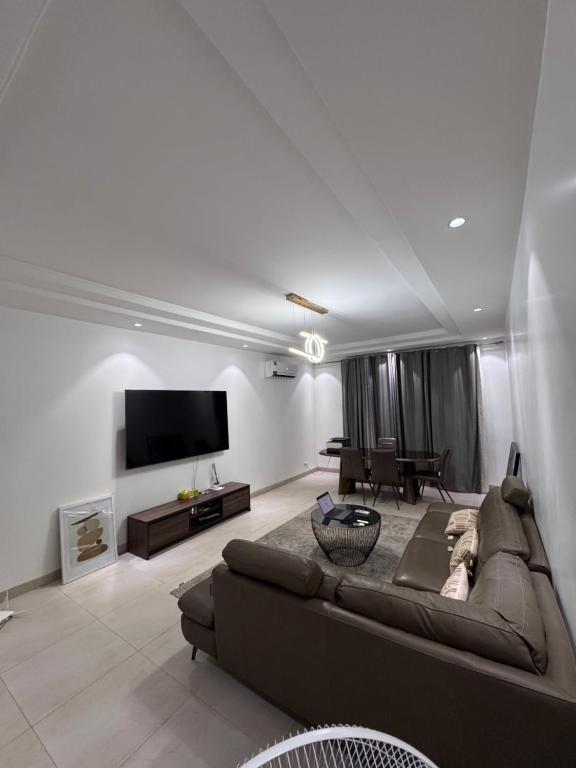 TV a/nebo společenská místnost v ubytování Appartement élégant, idéal famille ou affaires