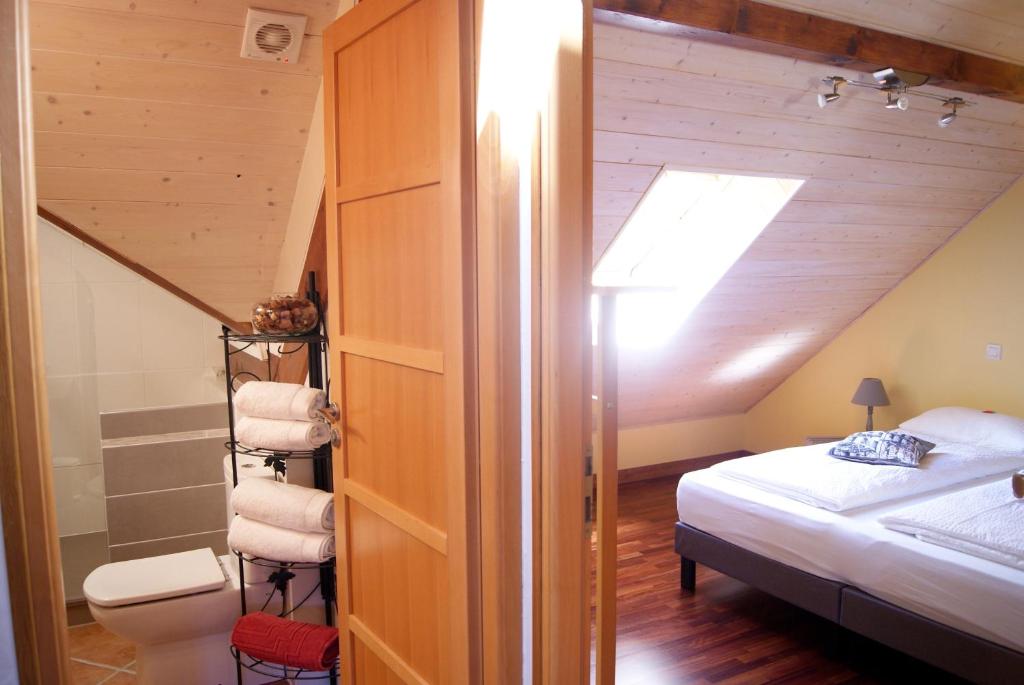 Postel nebo postele na pokoji v ubytování B&B Le Sourire du Lac
