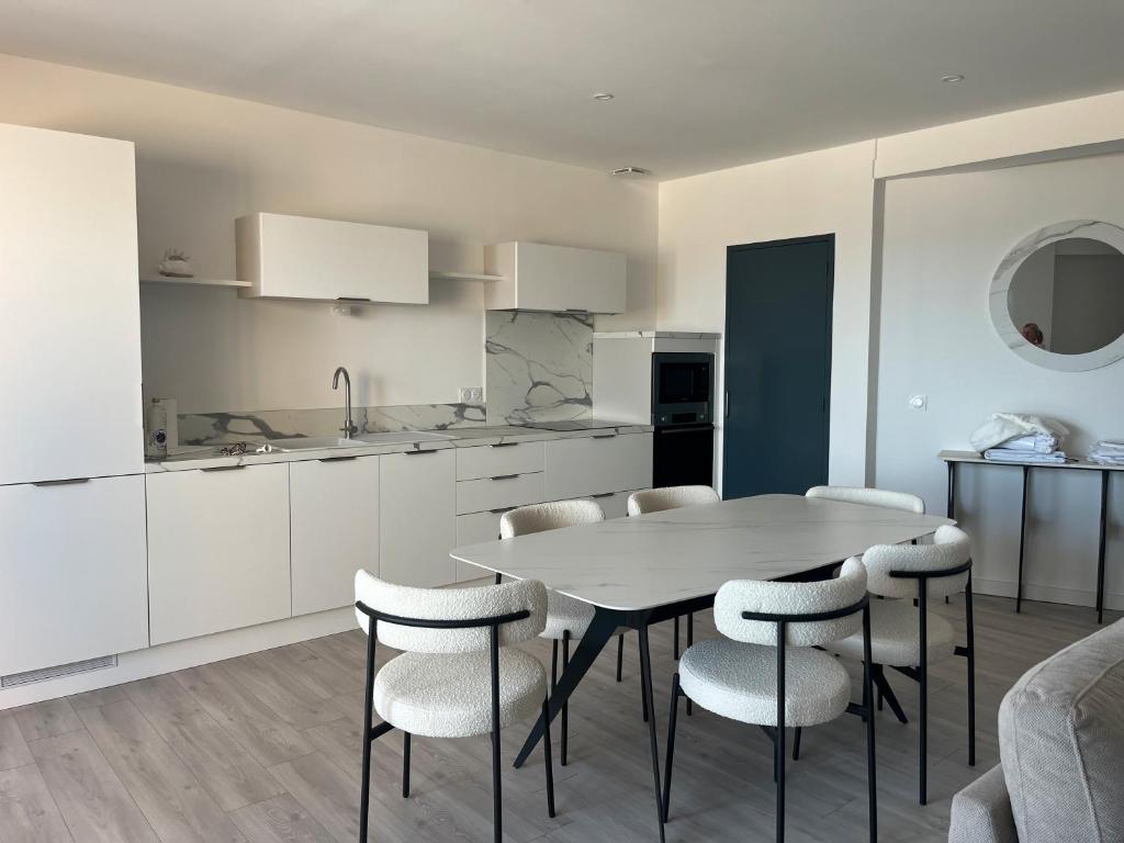 Η κουζίνα ή μικρή κουζίνα στο Appartement face à la mer 3