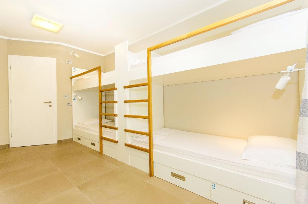 Posteľ alebo postele v izbe v ubytovaní Hostel Dvor