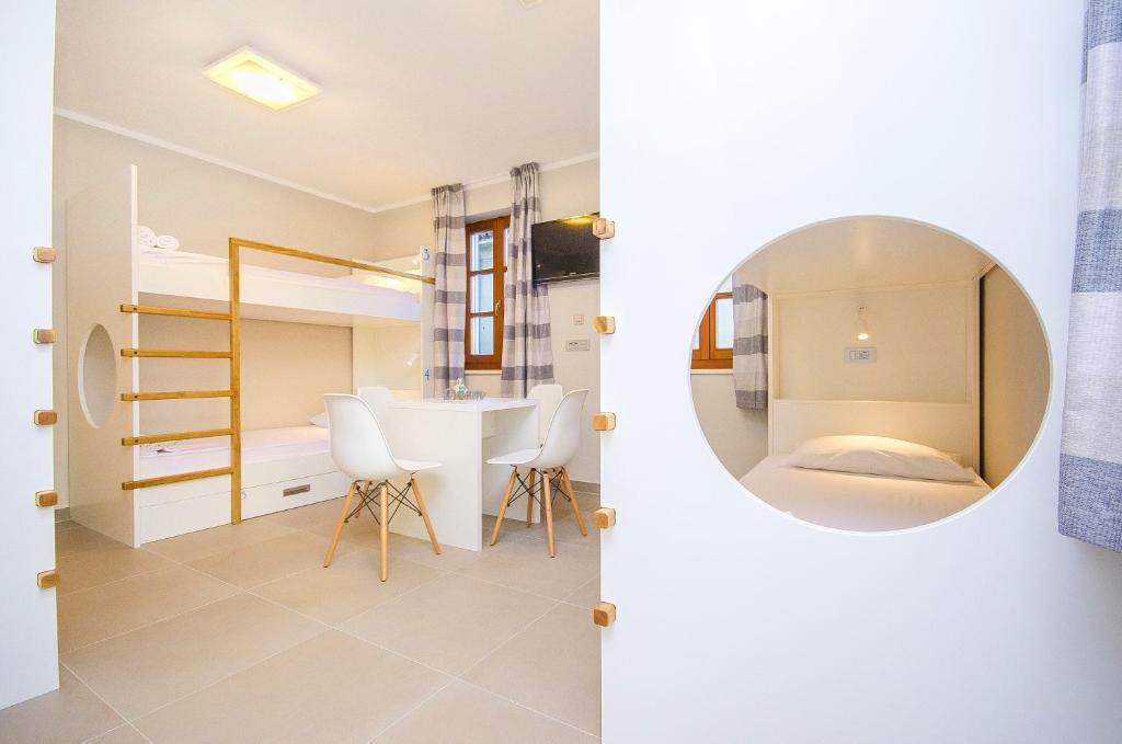 Posteľ alebo postele v izbe v ubytovaní Hostel Dvor