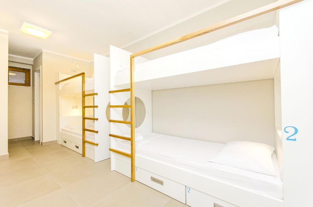 Posteľ alebo postele v izbe v ubytovaní Hostel Dvor
