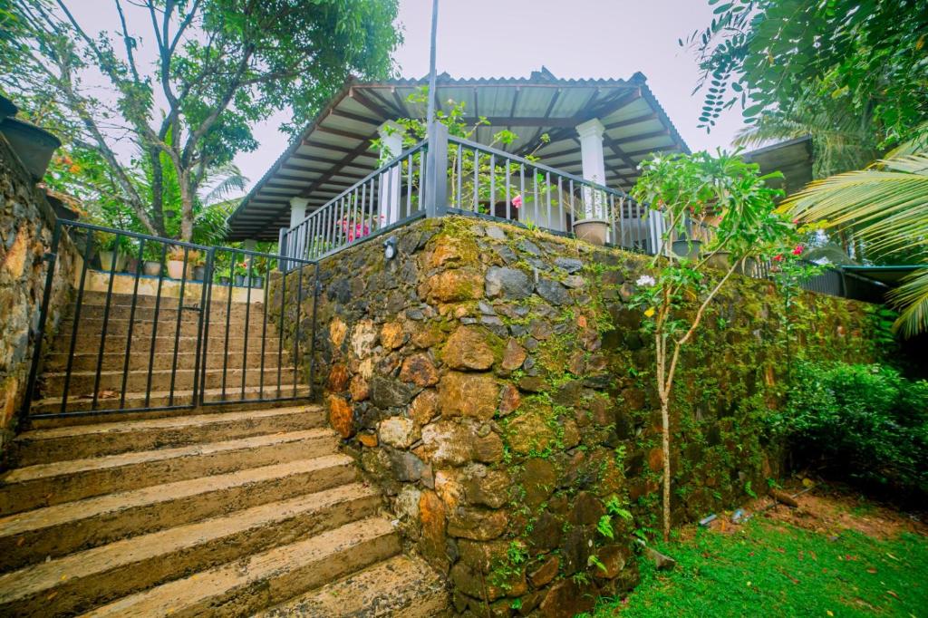 Сад в Green Villa Meepawala