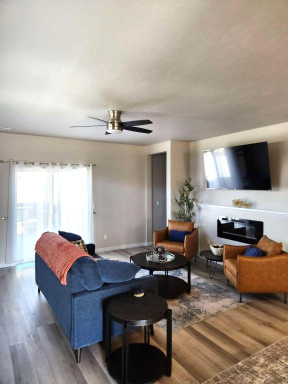 a living room with a blue couch and a table at StarLuxe Stay and Play in Star