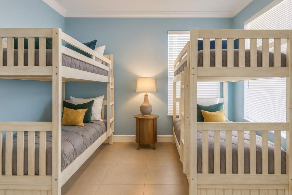 Ένα ή περισσότερα κρεβάτια σε δωμάτιο στο Family-Ready 3 BDR Oasis Near Pompano Beach