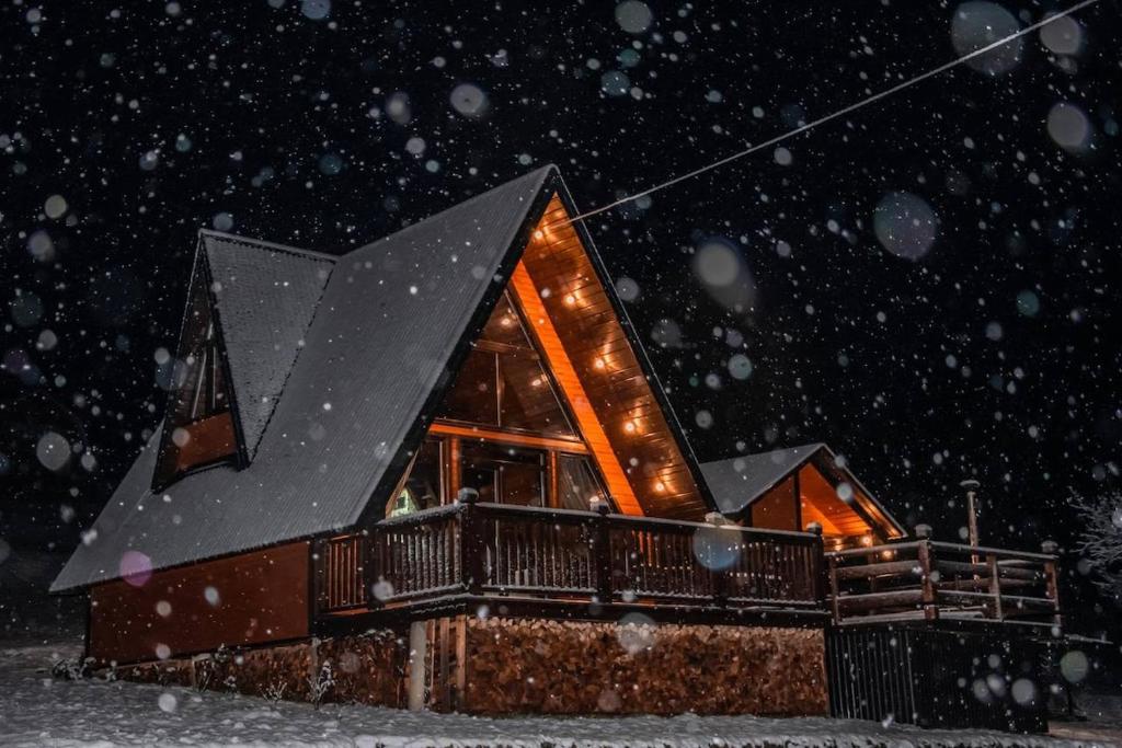 Котедж A-frame Strimba v zimě