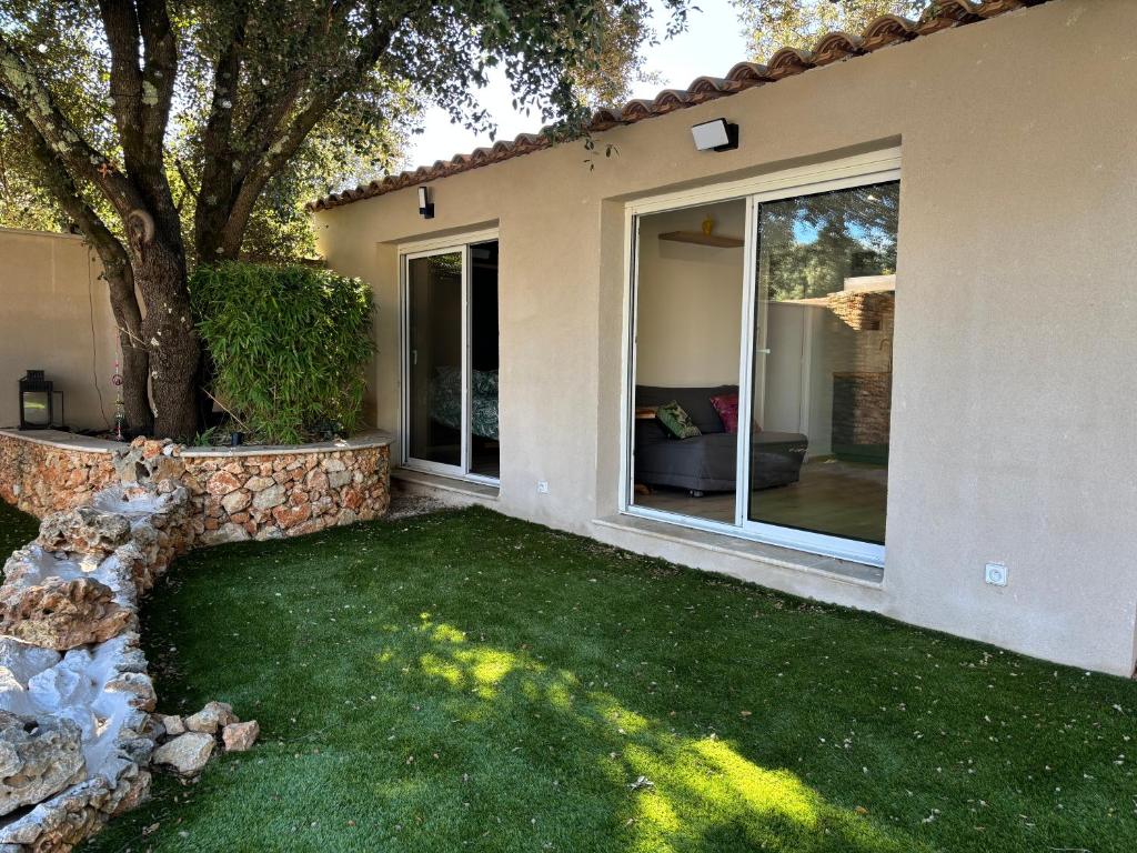 Κήπος έξω από το Hébergement standing au calme