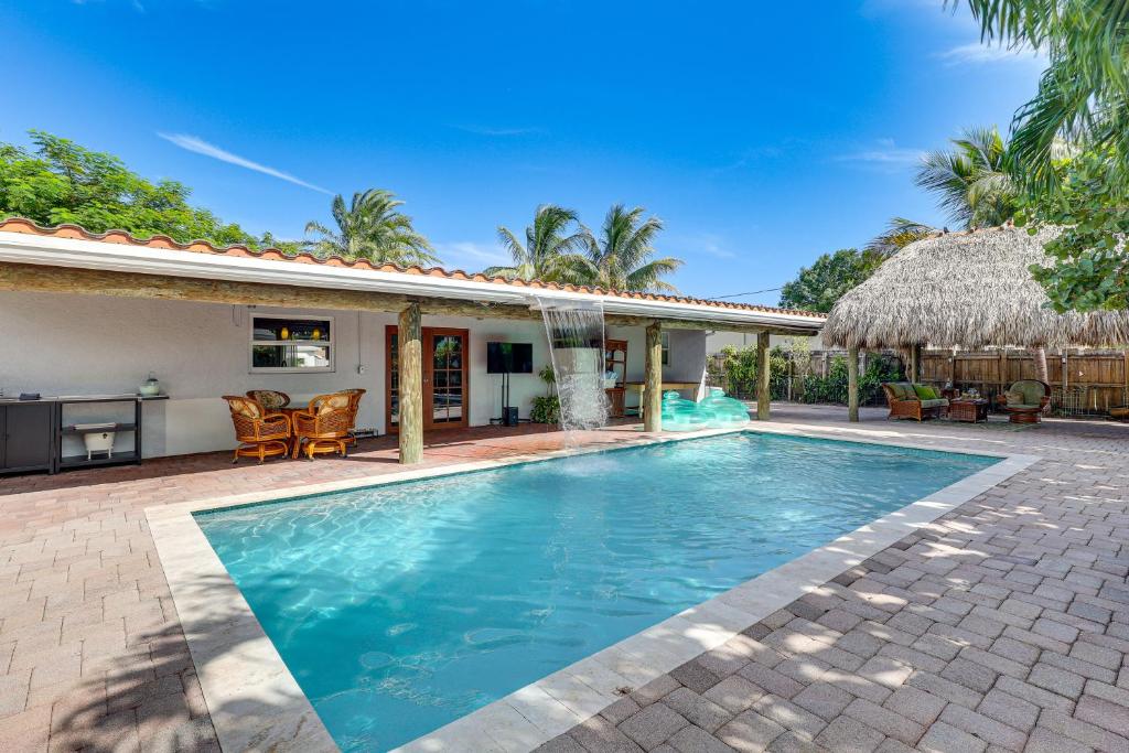 Πισίνα στο ή κοντά στο 3 Mi to Deerfield Beach! Home with Poolside Oasis!