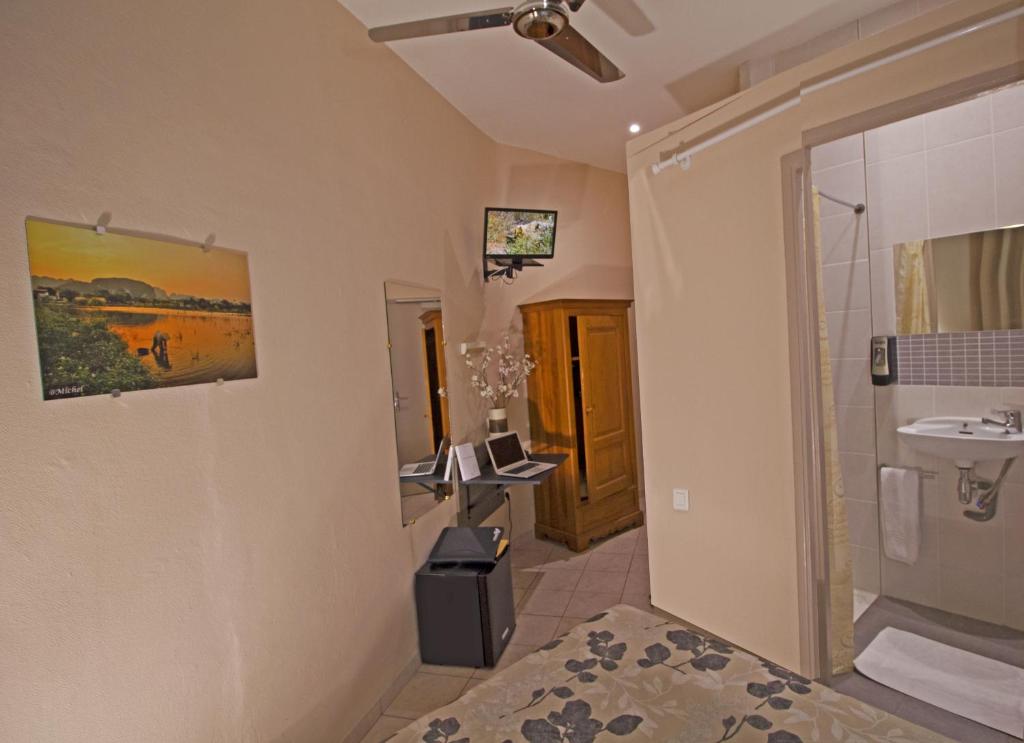 Gallery image of Le Strasbourg Hotel in Montpellier