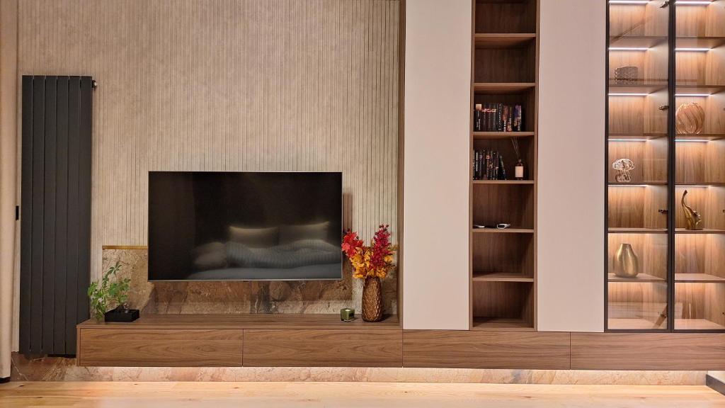 Μια τηλεόραση ή/και κέντρο ψυχαγωγίας στο Apartament Premium z jacuzzi nad Zegrzem
