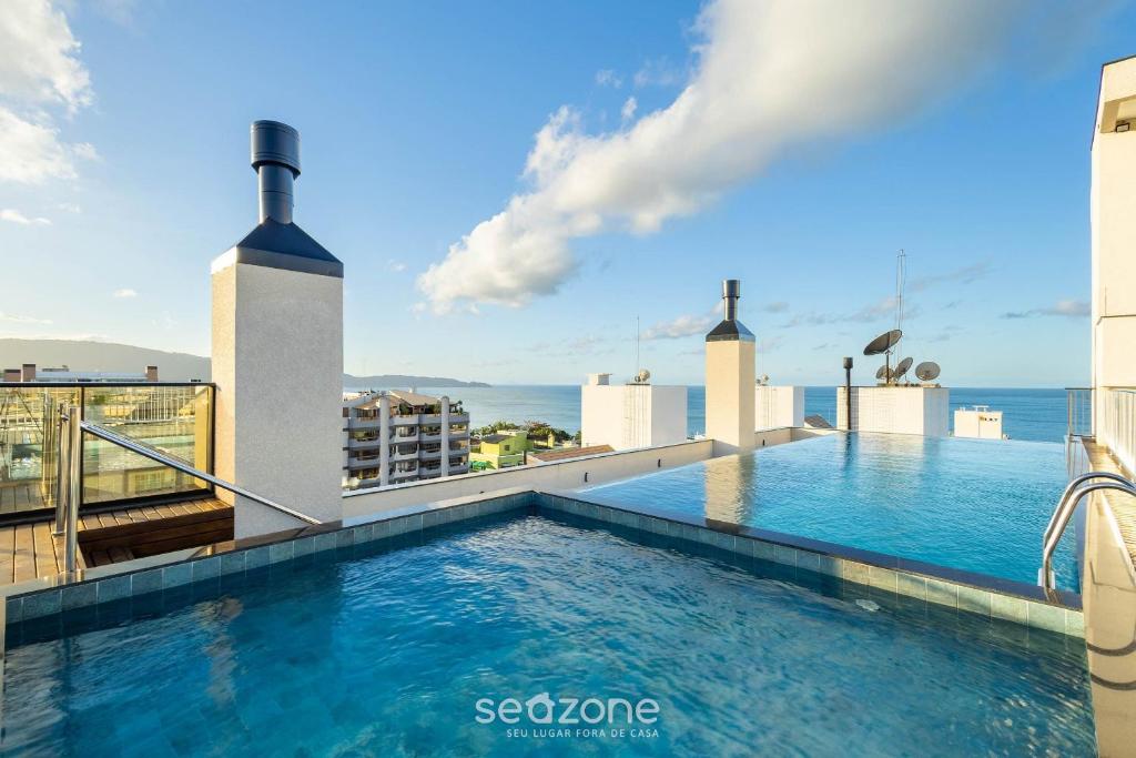 Kolam renang di atau dekat dengan Studio c/ churrasqueira a 220m da Praia SFR0302