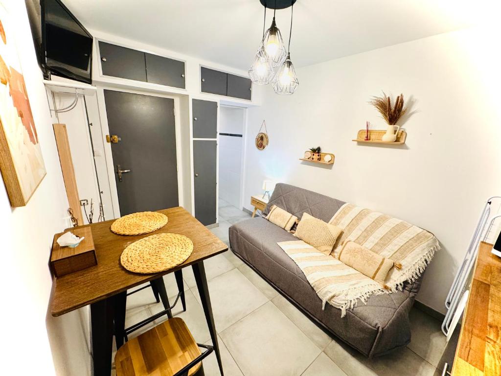 Un lugar para sentarse en Studio cosy au Port de Hyères