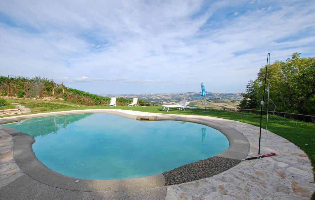 Bazén v ubytování Gorgeous Home In Monterubbiano With Private Swimming Pool, Can Be Inside Or Outside nebo v jeho okolí