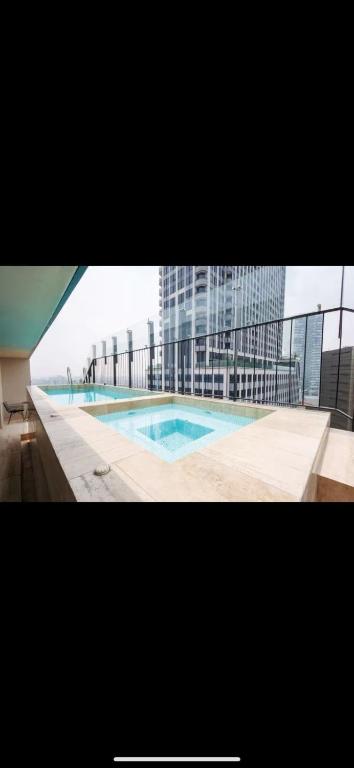 a swimming pool in front of a tall building at Casa Colon Reforma in Mexico City