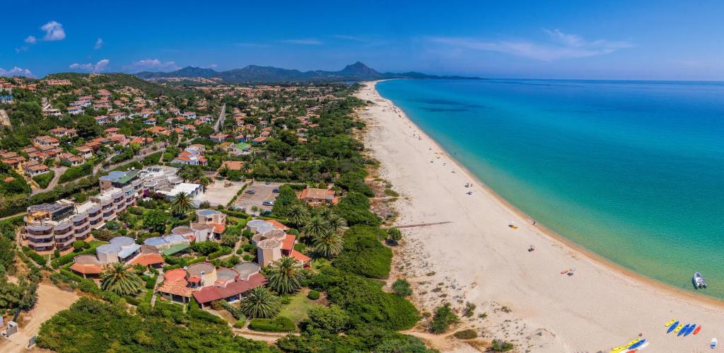 an aerial view of a resort and the beach at Le Palmette in Monte Nai