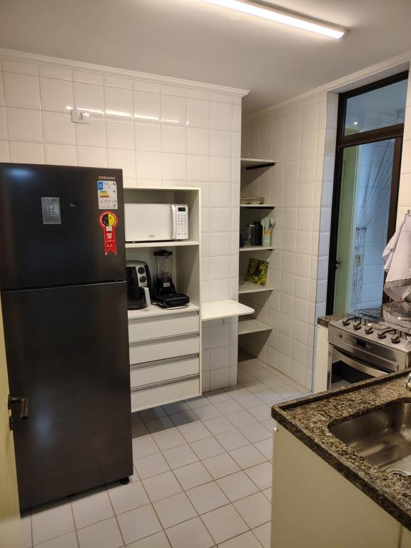 Η κουζίνα ή μικρή κουζίνα στο Apartamento 3 dormitórios Granja Viana