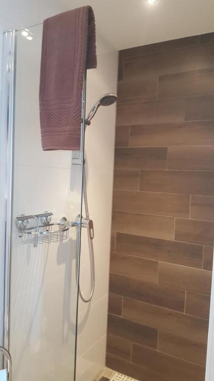JamieK's BnB - Double Room With Private Bathroom