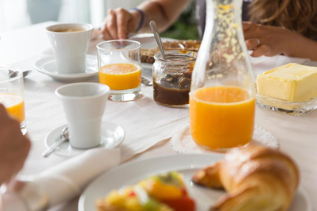 Možnosti snídaně pro hosty v ubytování Hotel Ca S'Arader Turismo de Interior