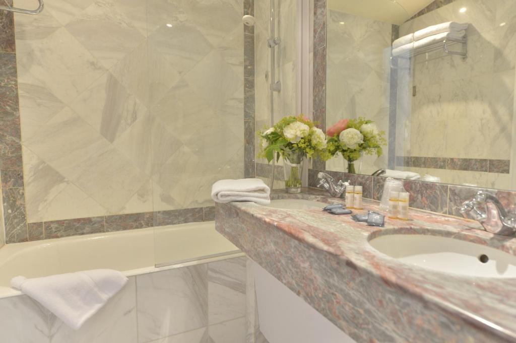 Hotel Suites Unic Renoir Saint-Germain - Resim 25