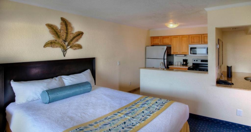Sailport Waterfront Suites - 