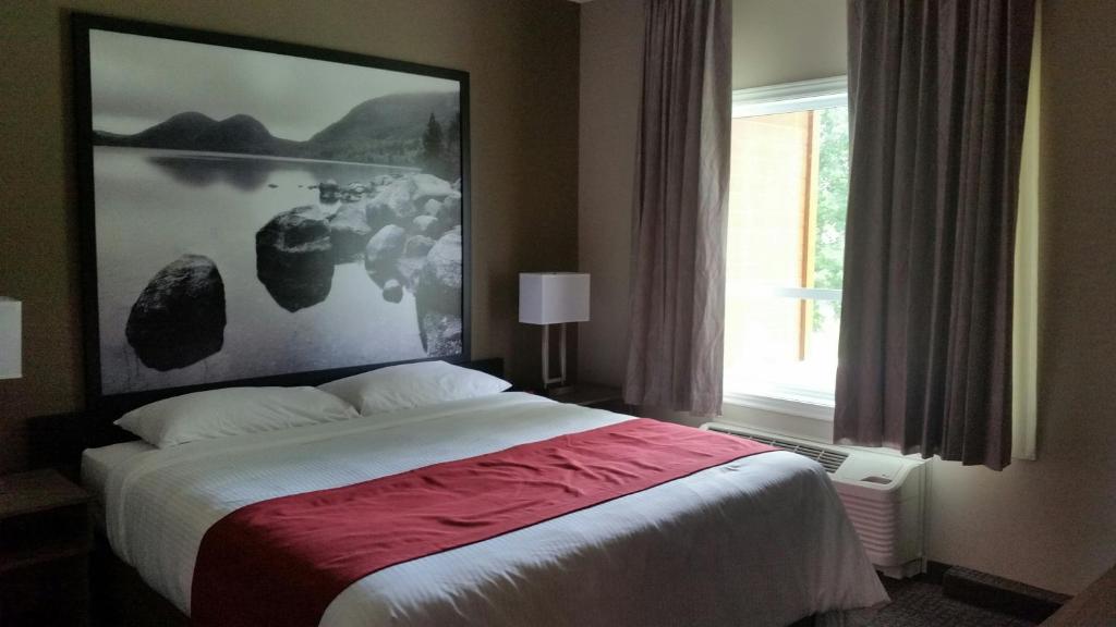 Postel nebo postele na pokoji v ubytování Super 8 by Wyndham Mont Laurier