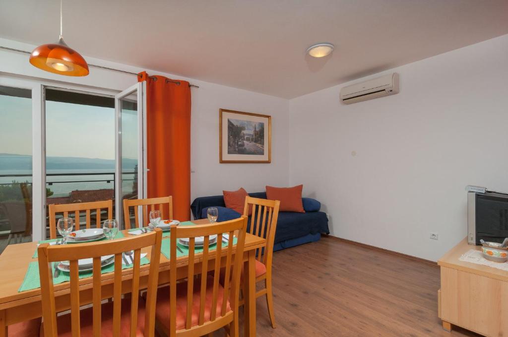 Televízia a/alebo spoločenská miestnosť v ubytovaní Apartment Božan