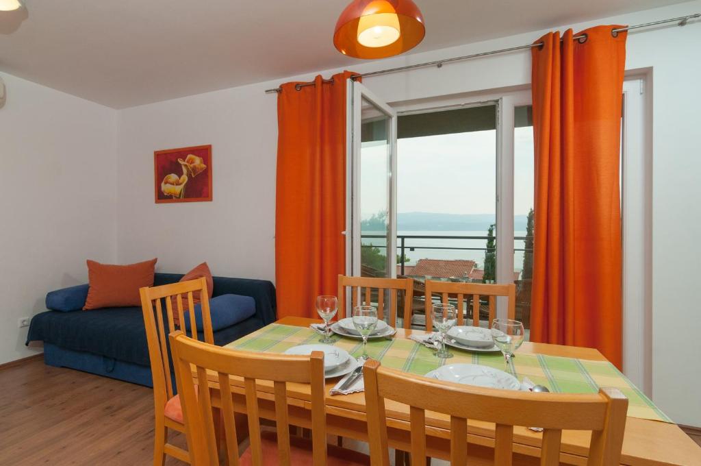 Posedenie v ubytovaní Apartment Božan