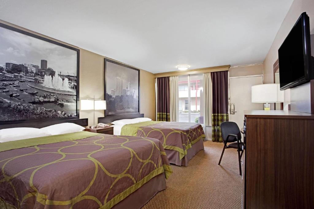 Super 8 by Wyndham Oklahoma/Frontier City photo