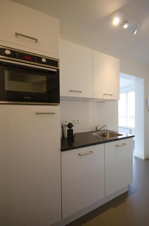 Kuchyň nebo kuchyňský kout v ubytování Flamingo Beach Apartments
