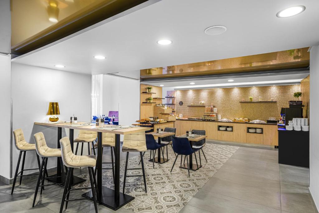 12 Revay Hotel - Resim 17