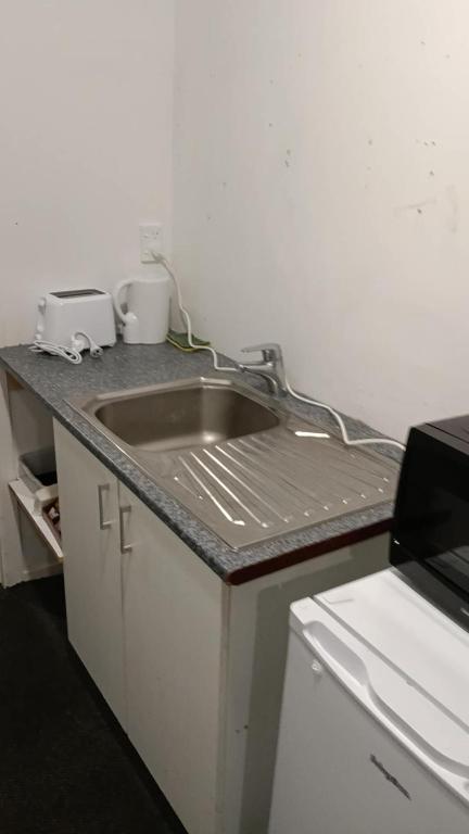 4 Beds in 2 Bedroom Garden Chalet, Rotorua - Resim 6