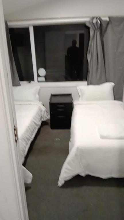 4 Beds in 2 Bedroom Garden Chalet, Rotorua - Resim 7