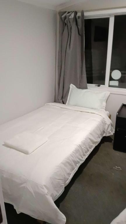 4 Beds in 2 Bedroom Garden Chalet, Rotorua - Resim 2