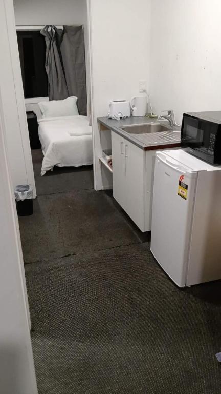 4 Beds in 2 Bedroom Garden Chalet, Rotorua - Resim 3