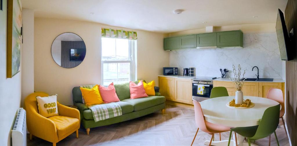 Η κουζίνα ή μικρή κουζίνα στο Modern Plymouth Stay Near Barbican & City Centre Ideal Accommodation for Families, Contractors or Corporate