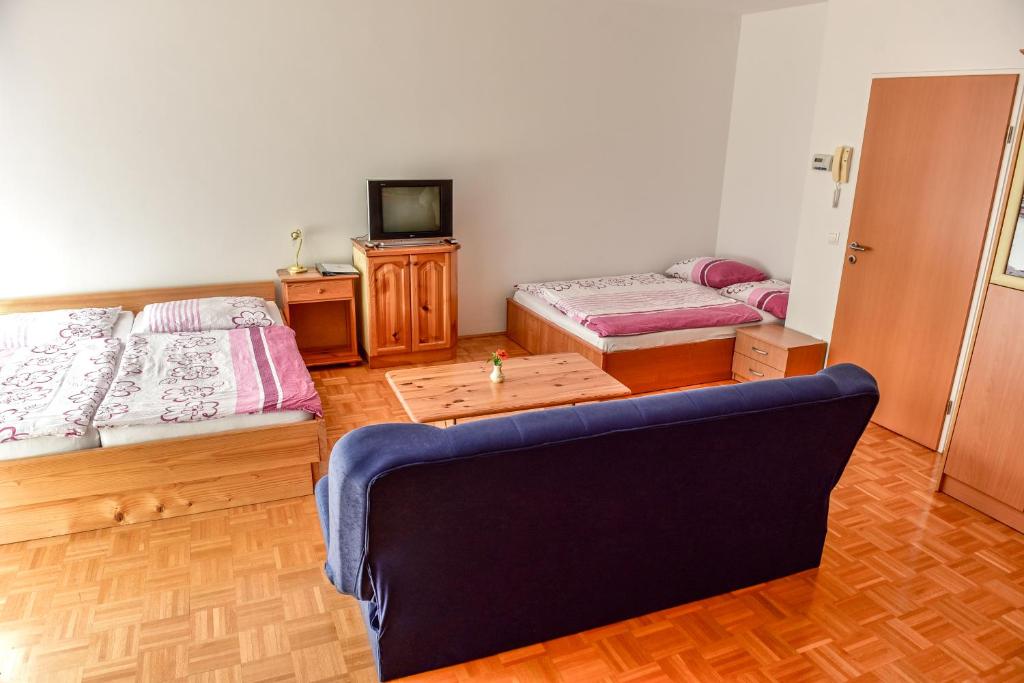 Postel nebo postele na pokoji v ubytování Apartments and Studios Perunika