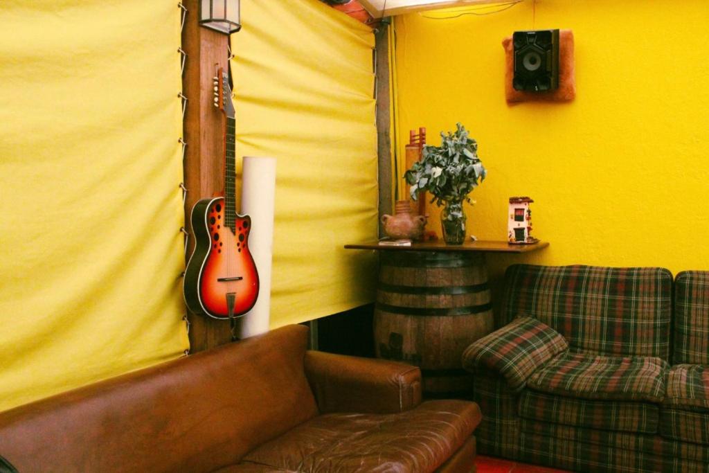 Posezení v ubytování Ulucaho Hostel