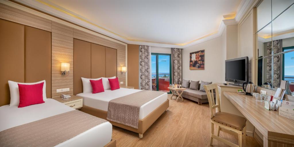 Delphin Deluxe Resort - 