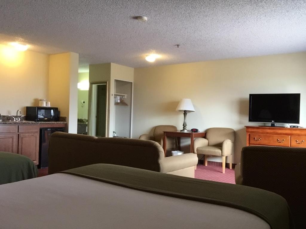 Baymont Inn & Suites by Wyndham Holbrook - Studio Suite With 2 Queen Bed, Non-Smoking
