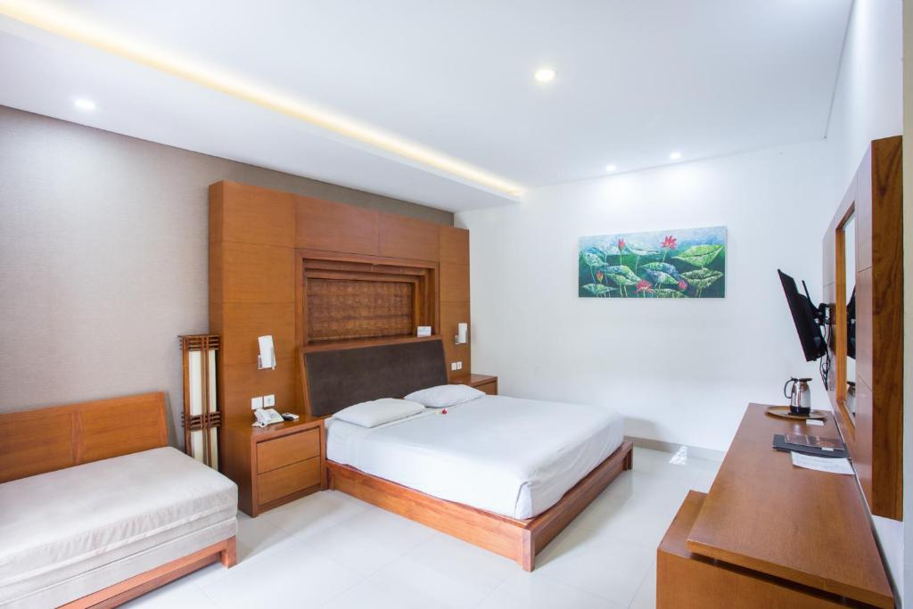 Postel nebo postele na pokoji v ubytování Hotel Sinar Bali Legian