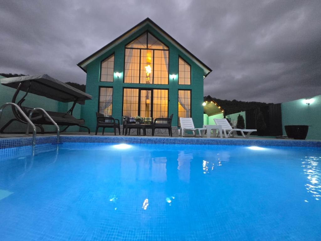 een huis met een zwembad voor een huis bij Aden Luxury Villas Quba in Quba